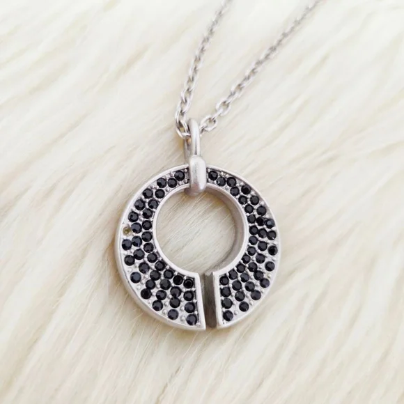Vintage St John Silver Plated Curb Chain necklace Black Rhinestone Pendant FLAW